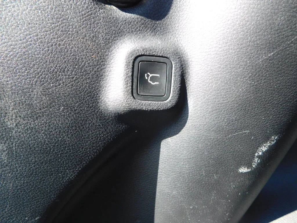 Used 2018 Blue Jeep Trailhawk image 21