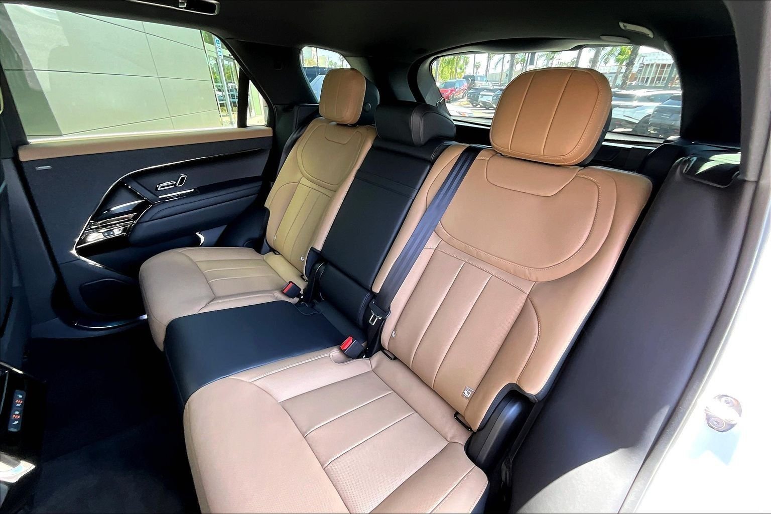 New 2026 Fuji White LAND ROVER Dynamic SE image 10