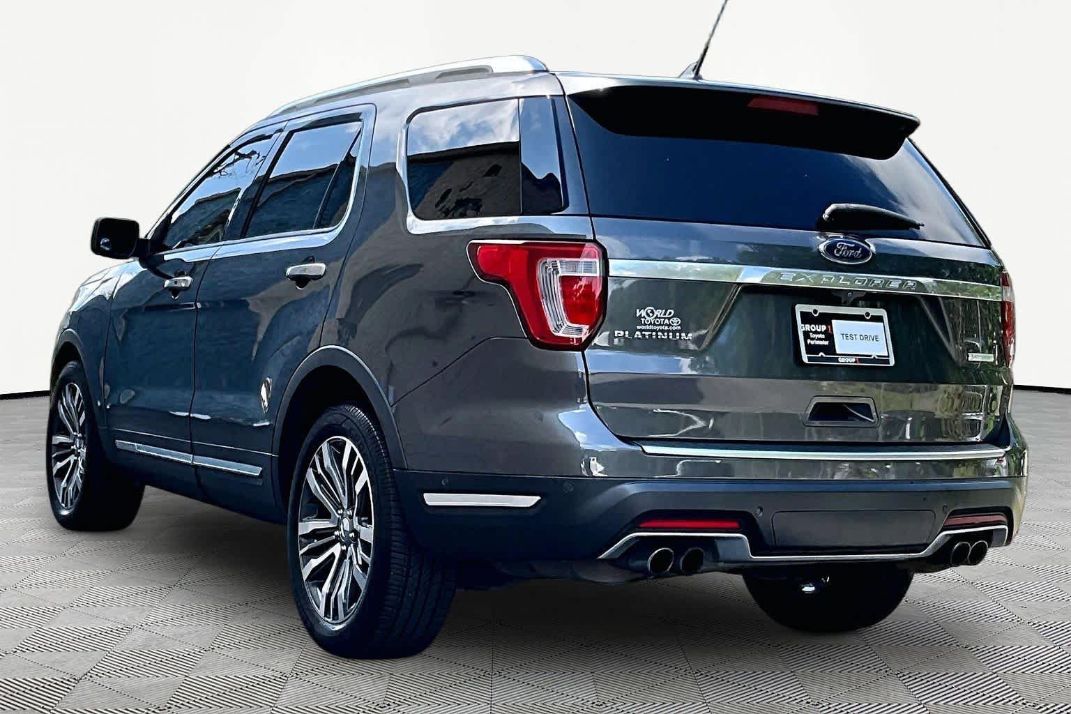 Used 2018 Magnetic Ford Platinum image 12