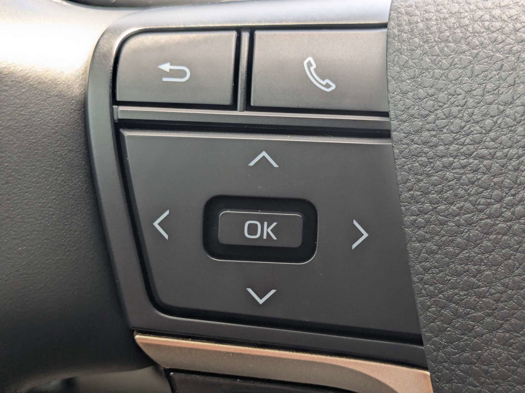 Used 2025 Oxygen White Toyota Limited image 32