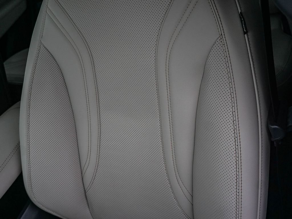 Used 2022 White Ford Premium image 21