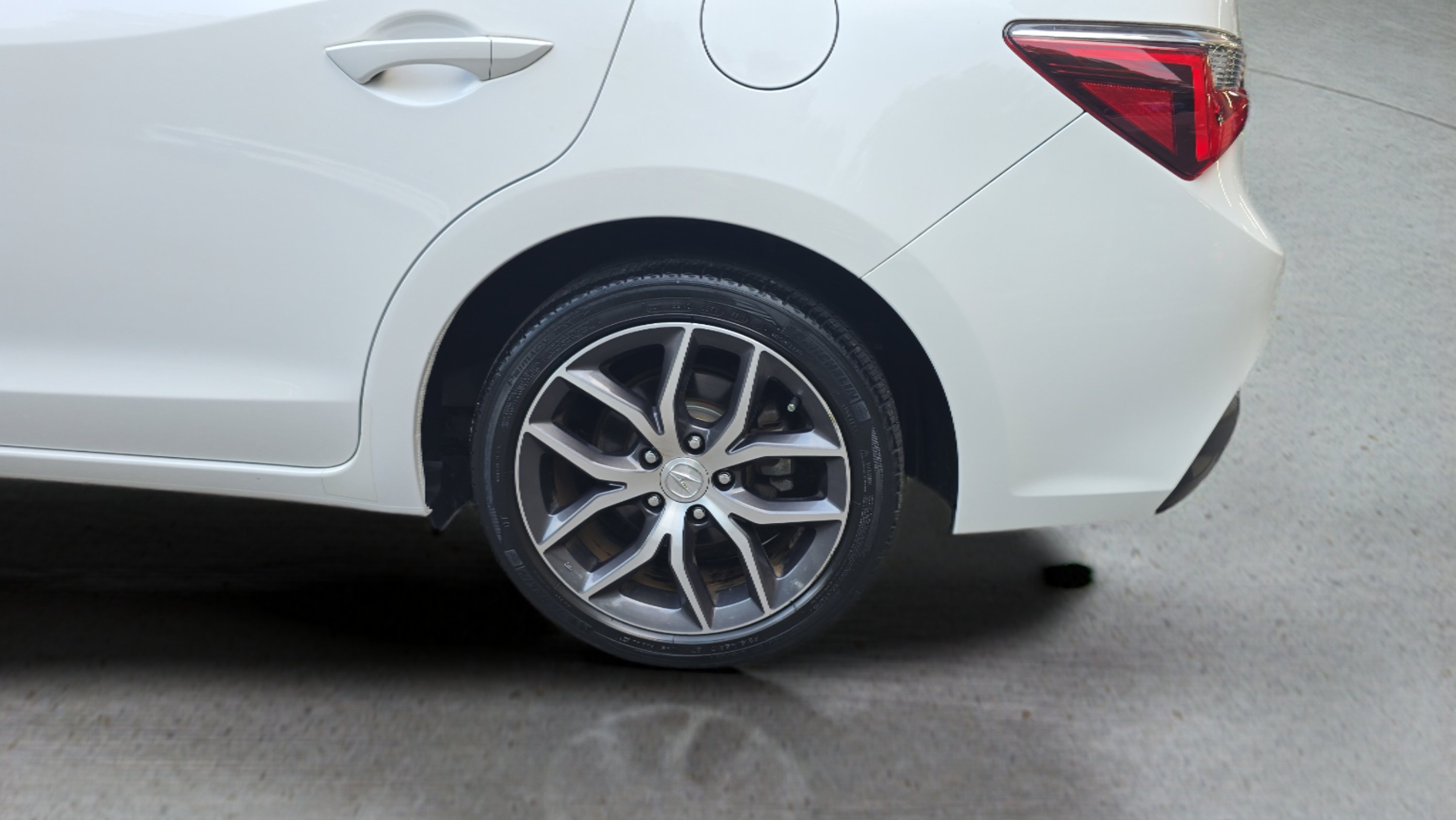 Used 2019 White Acura w/Premium Pkg image 30