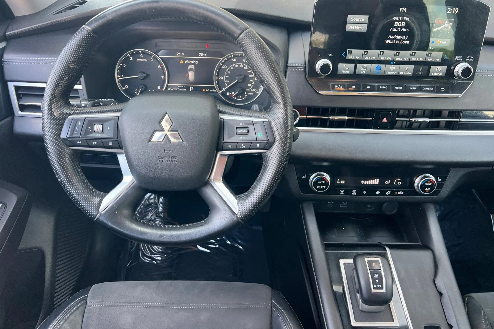 Used 2022 Black Mitsubishi SE Launch Edition image 11