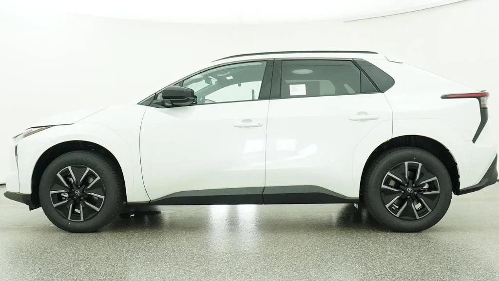 New 2026 Wind Chill Pearl Toyota XLE image 37