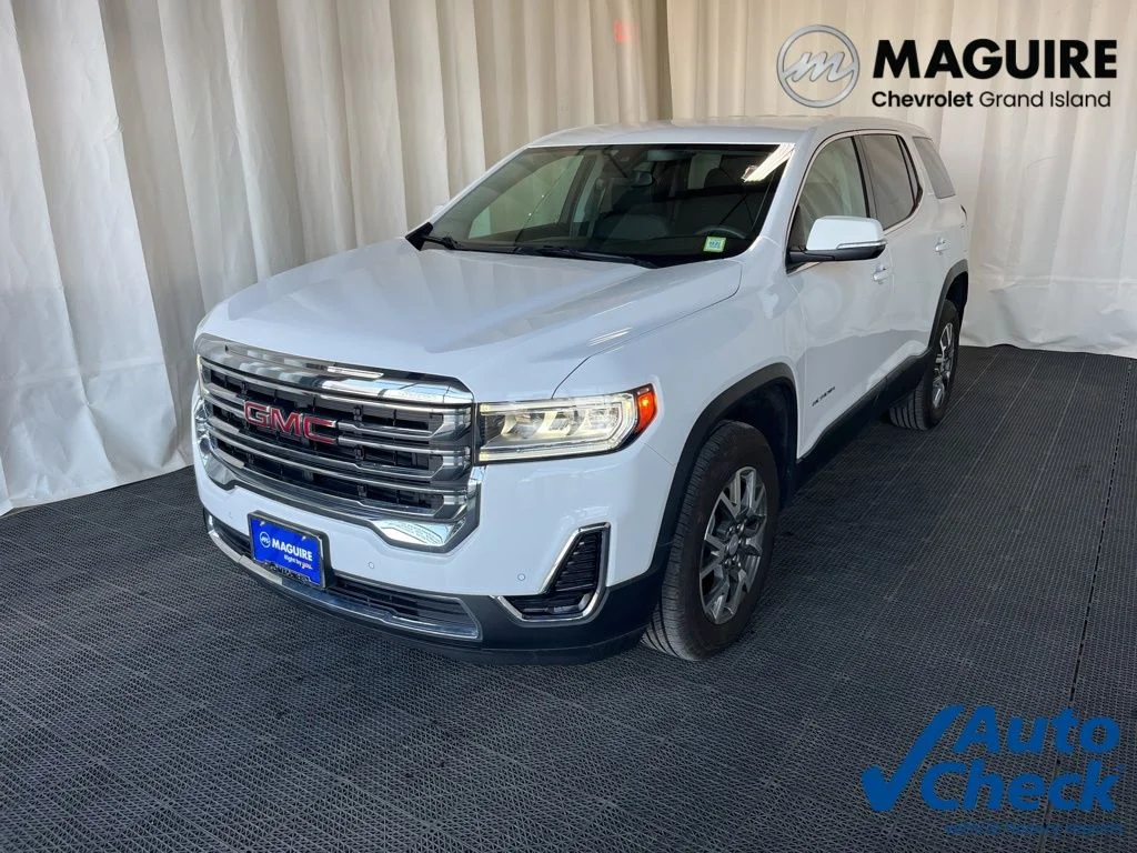 Used 2023 White GMC SLE image 1