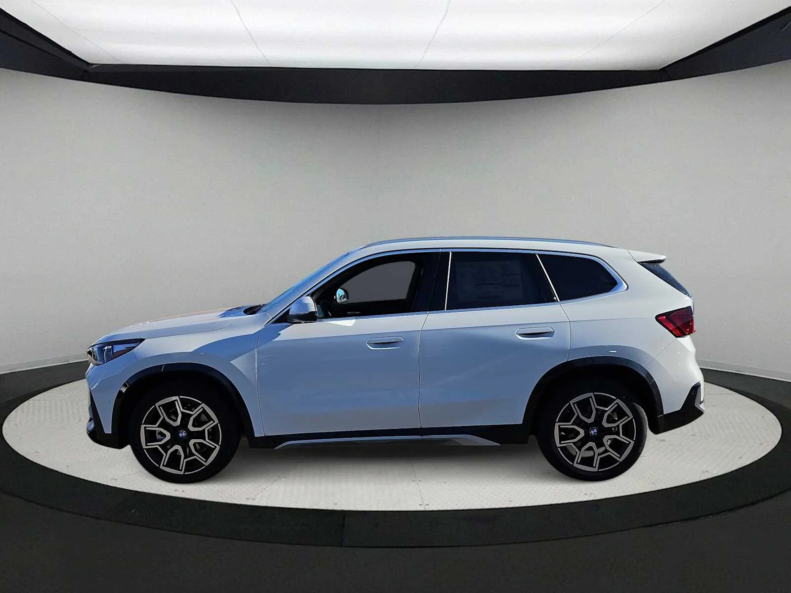 New 2026 White BMW xDrive28i image 5