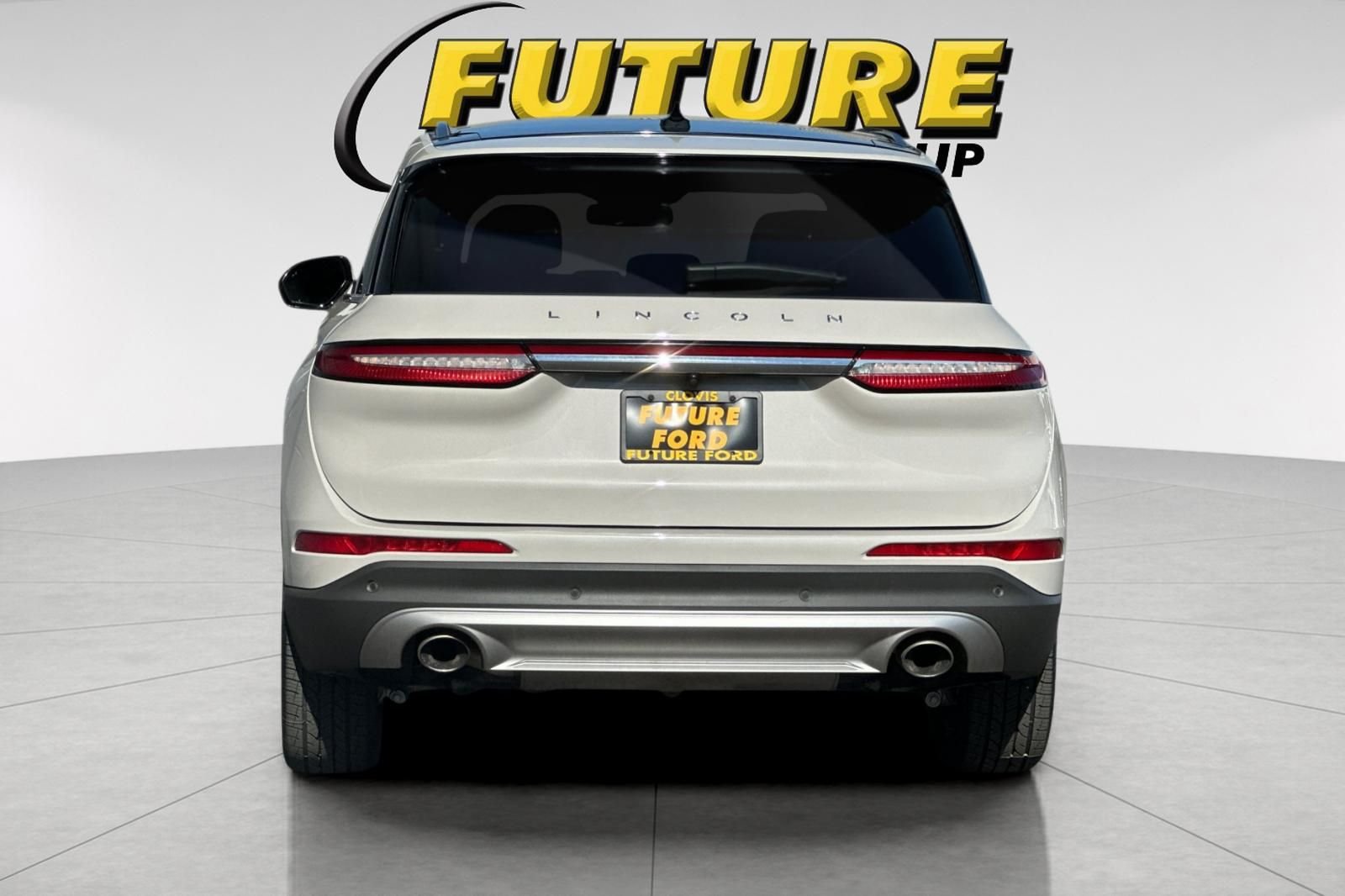 Used 2022 White Lincoln Standard image 4