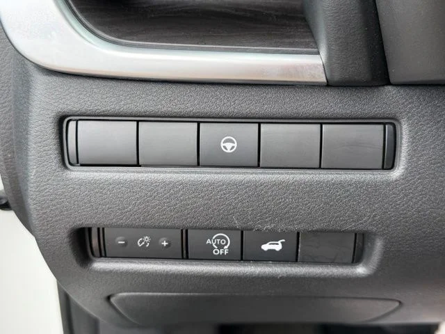 Used 2023 Pearl White Nissan Platinum image 34