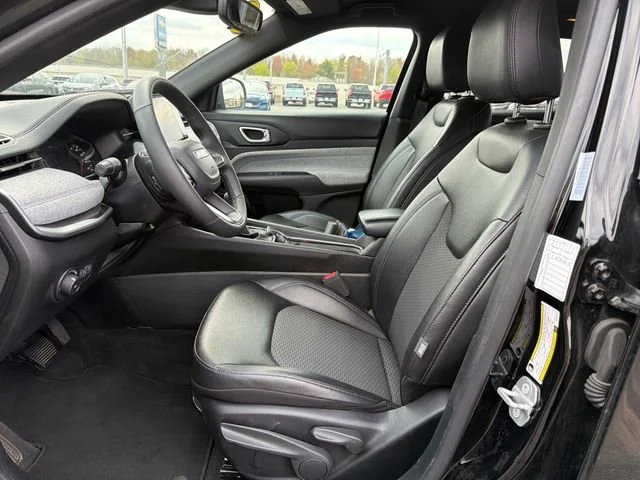 Used 2025 Black Jeep  image 15