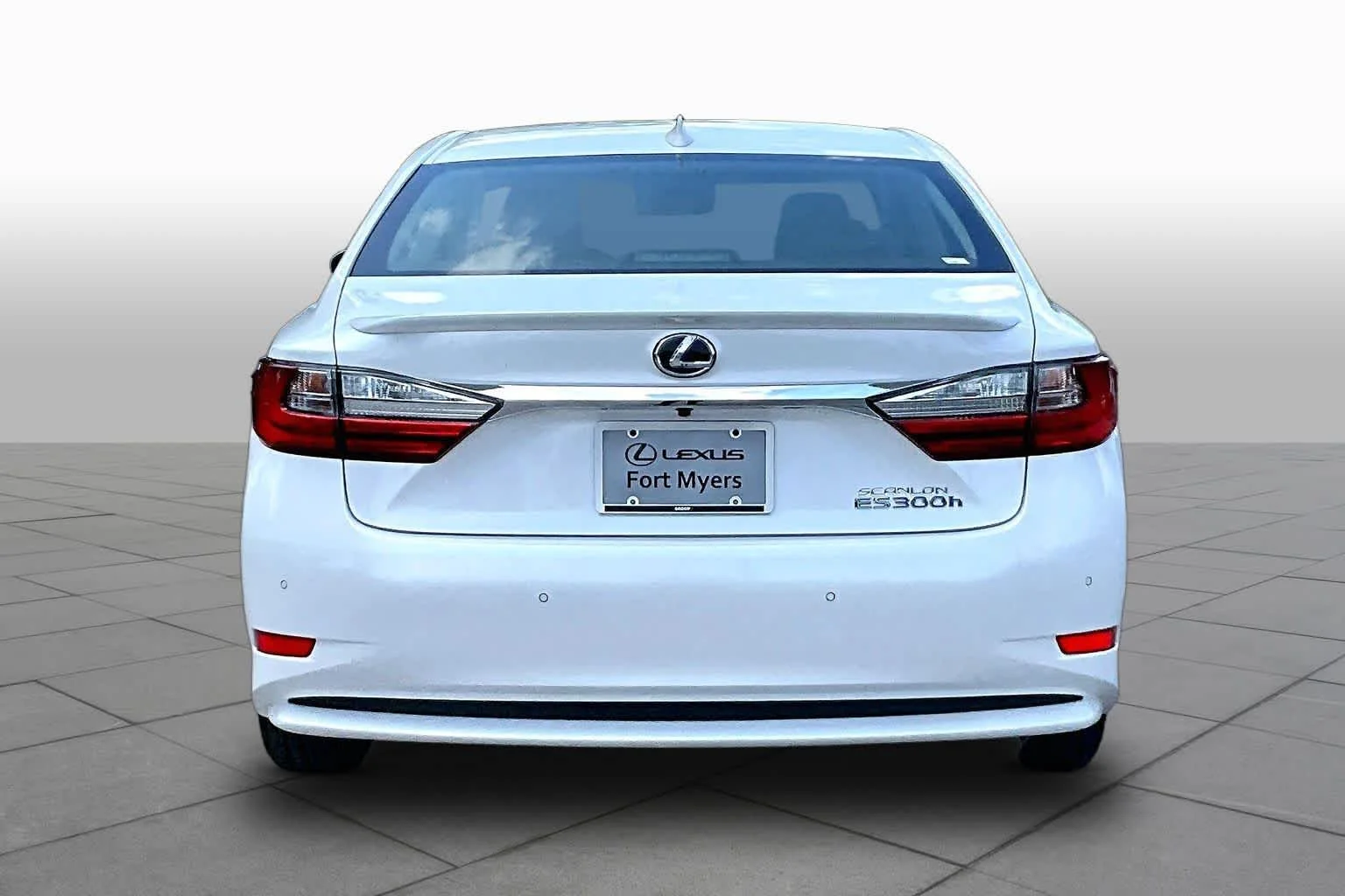 Used 2018 Eminent White Pearl Lexus  image 5