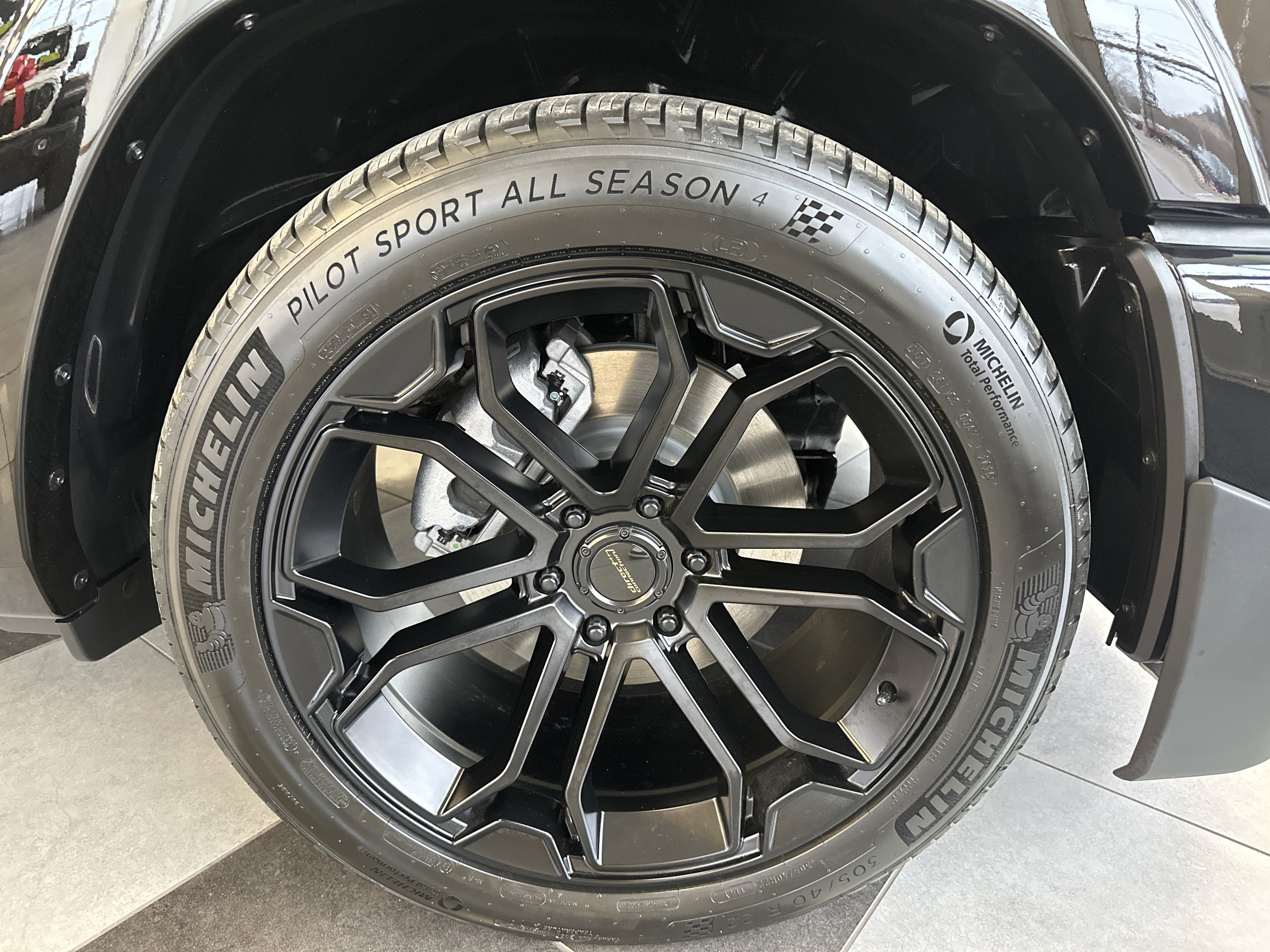 New 2026 Diamond Black Crystal Pearl-Coat Exterior Paint RAM Big Horn DC 650 image 31