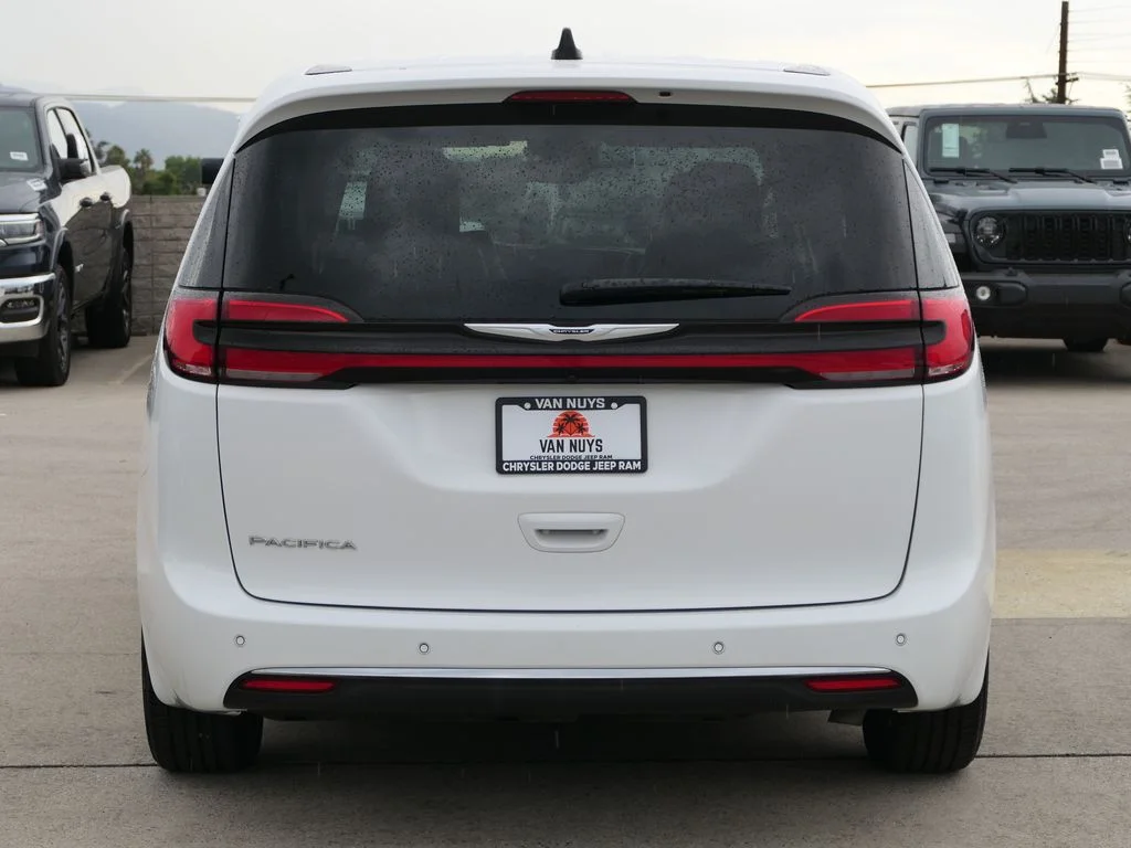 Used 2023 White Chrysler Touring L image 5