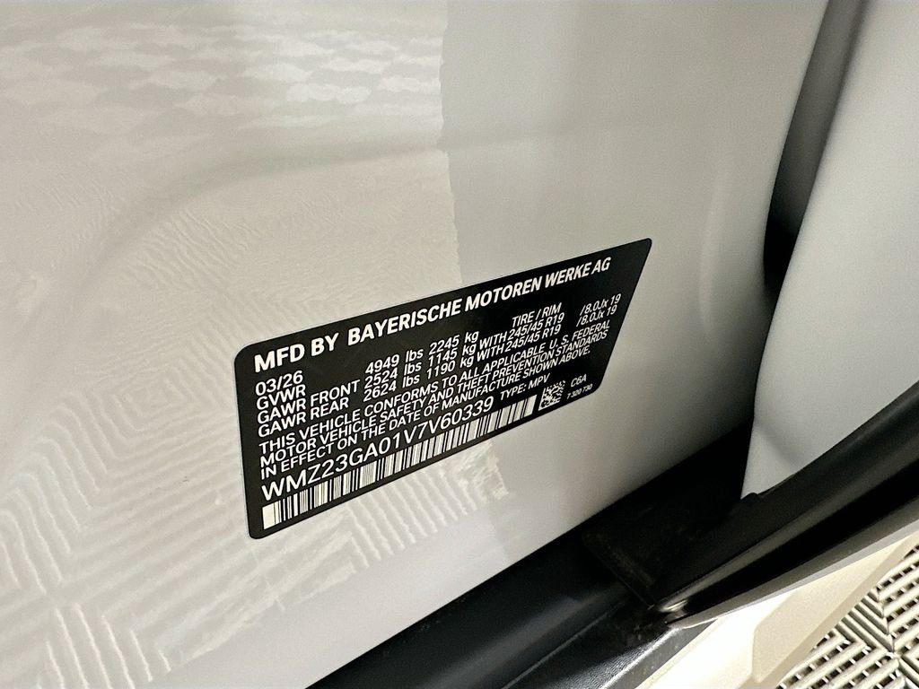 Used 2027 White Metallic MINI  image 29