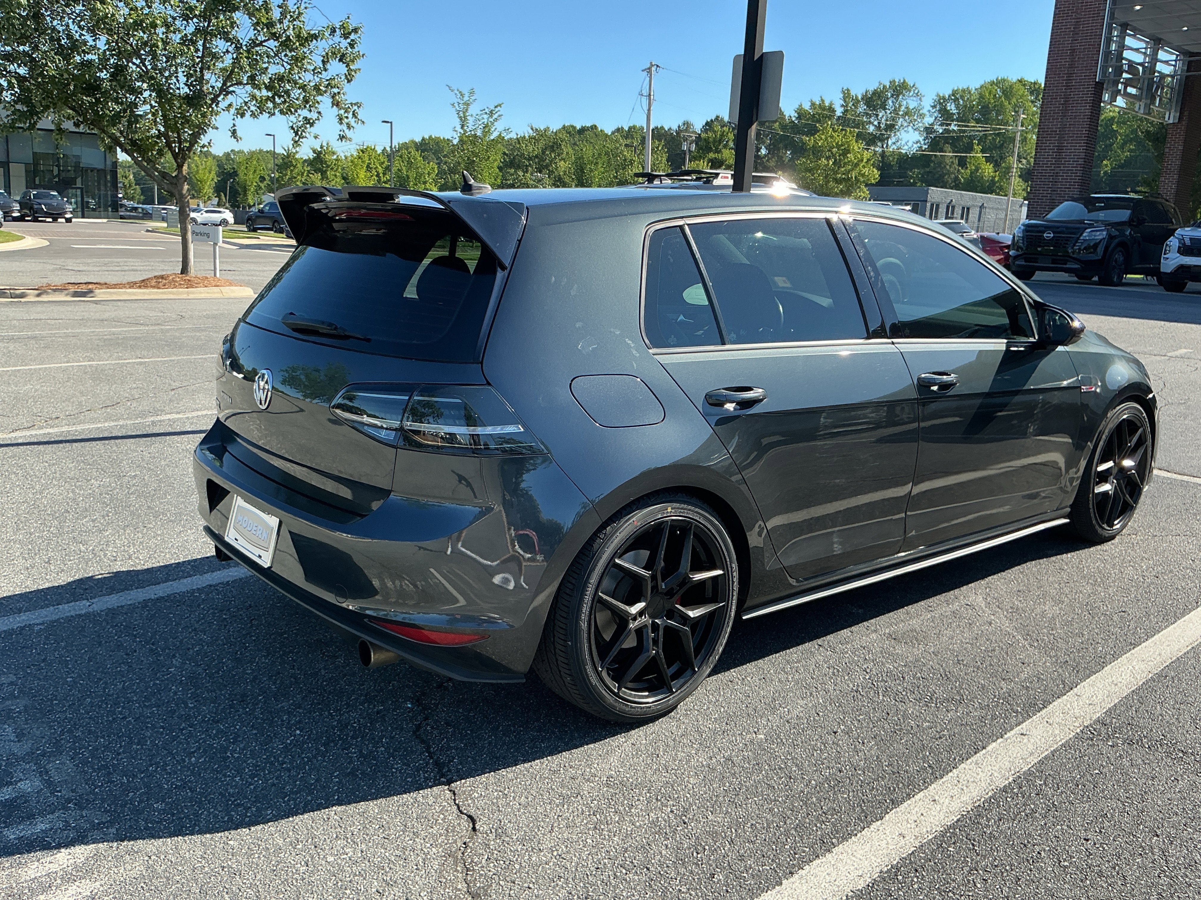 Used 2016 Steel Gray Metallic Volkswagen SE image 4