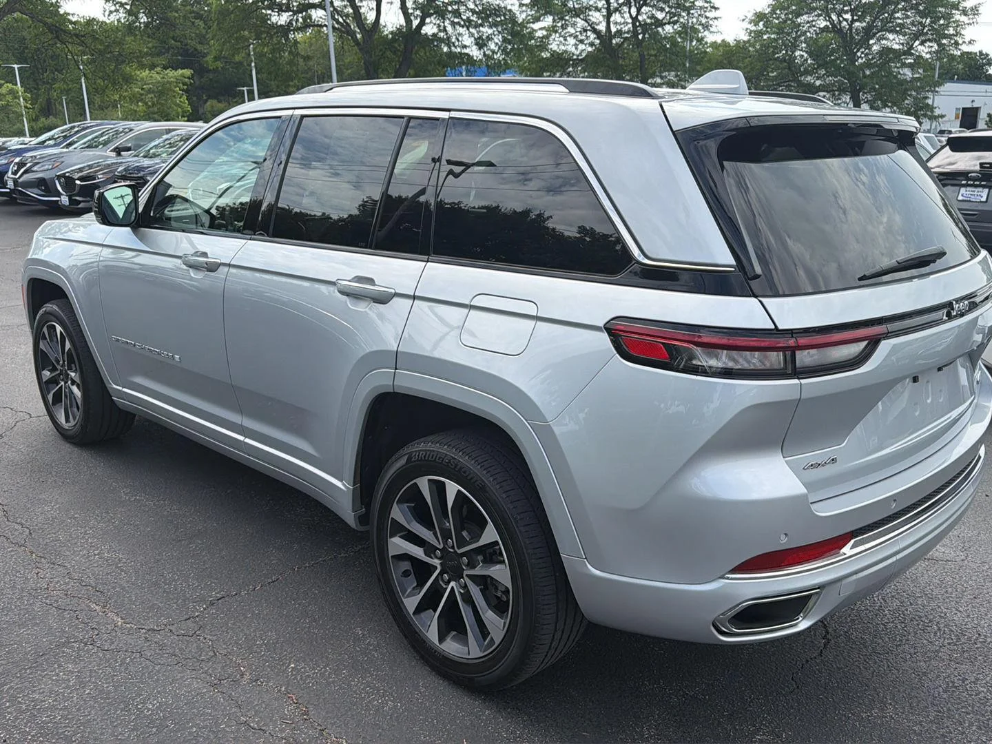 Used 2022 Silver Zynith Jeep Overland image 4