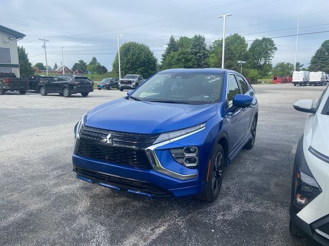 Used 2024 Silver Mitsubishi SE image 3