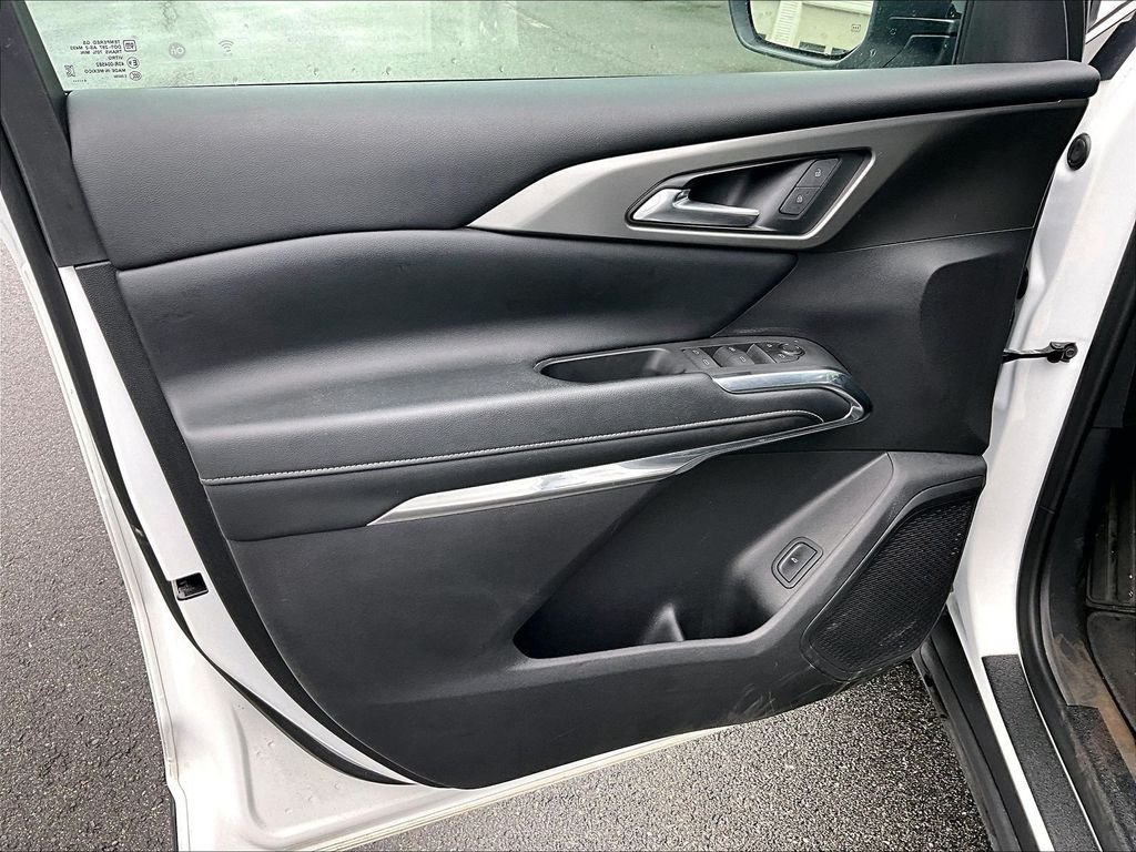 Used 2024 White Chevrolet LT image 9