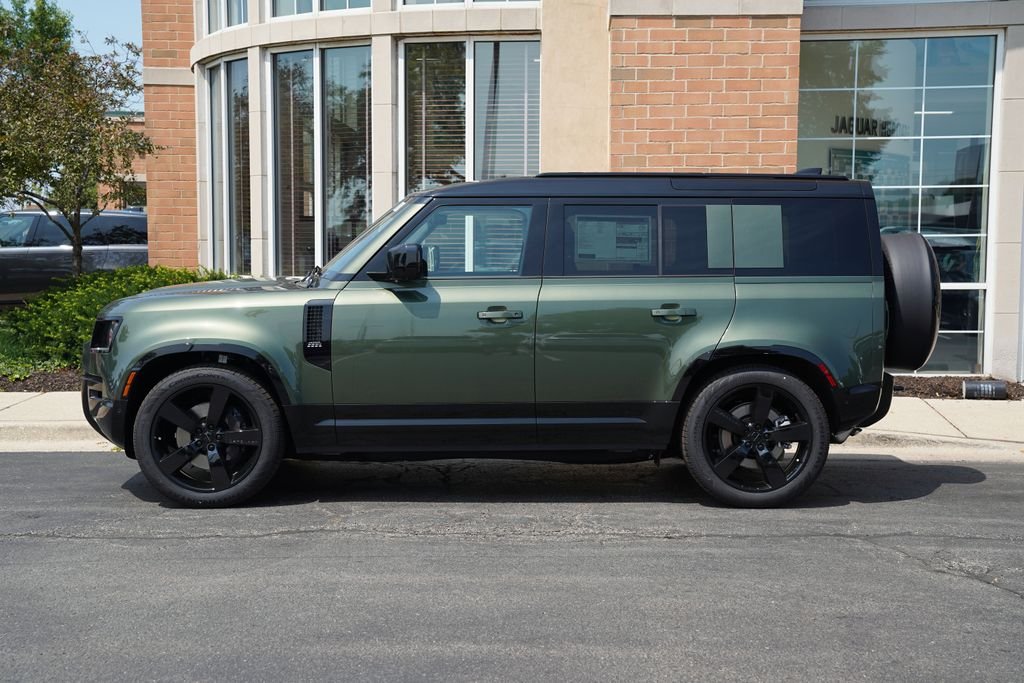 New 2026 Woolstone Green Land Rover X-Dynamic SE image 2