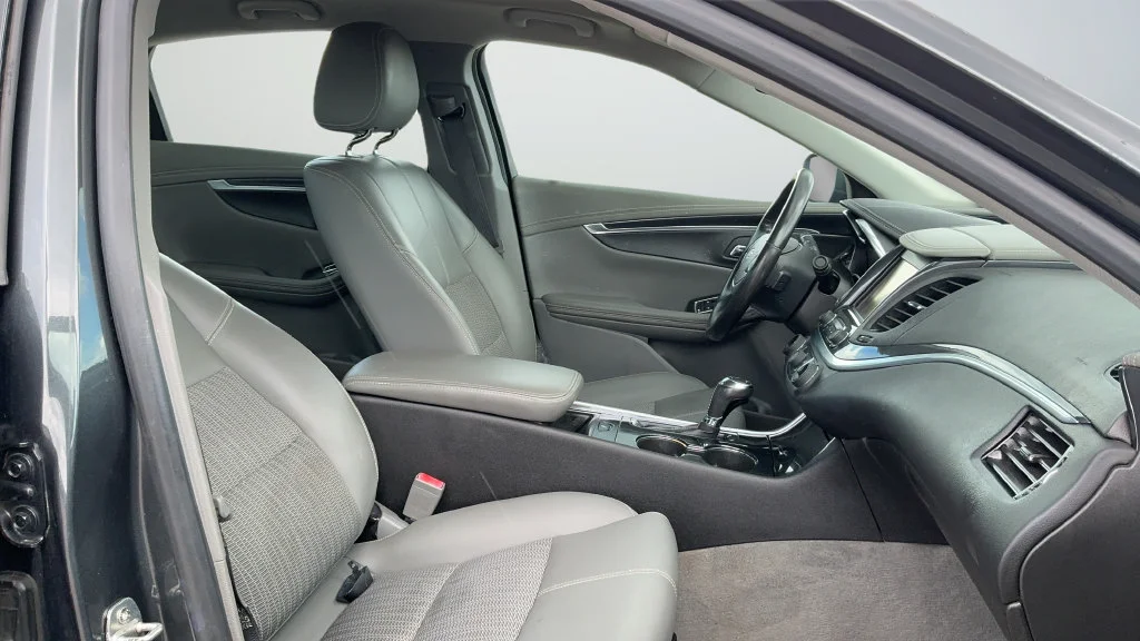Used 2019 NIGHTFALL GRAY METALLIC Chevrolet LT image 20