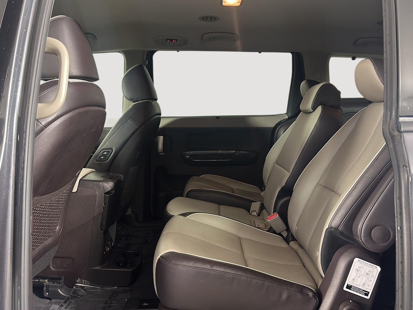Used 2017 Platinum Graphite Kia SXL image 18
