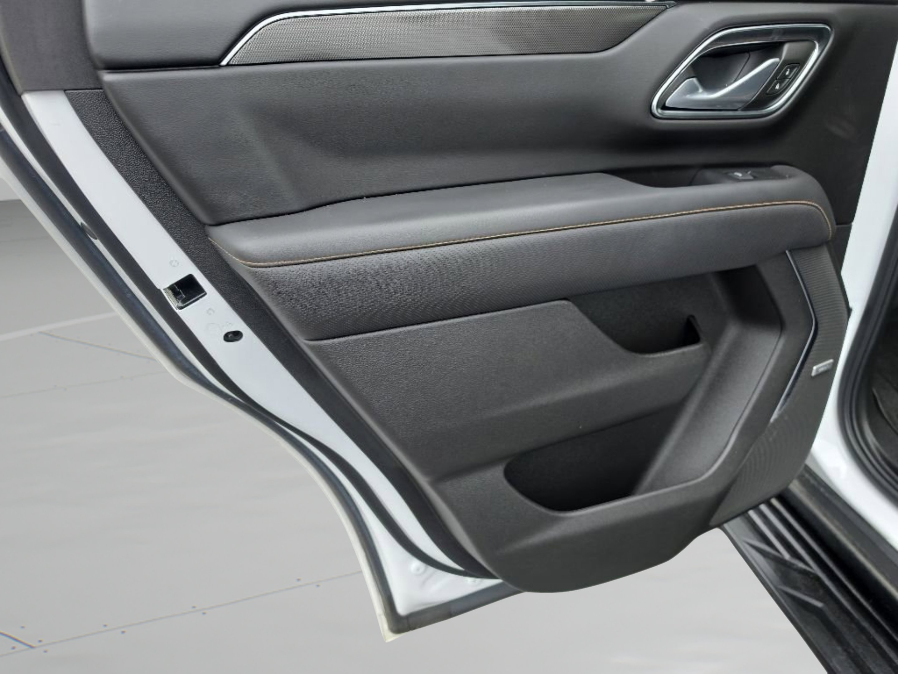 Used 2023 Summit White GMC AT4 image 21