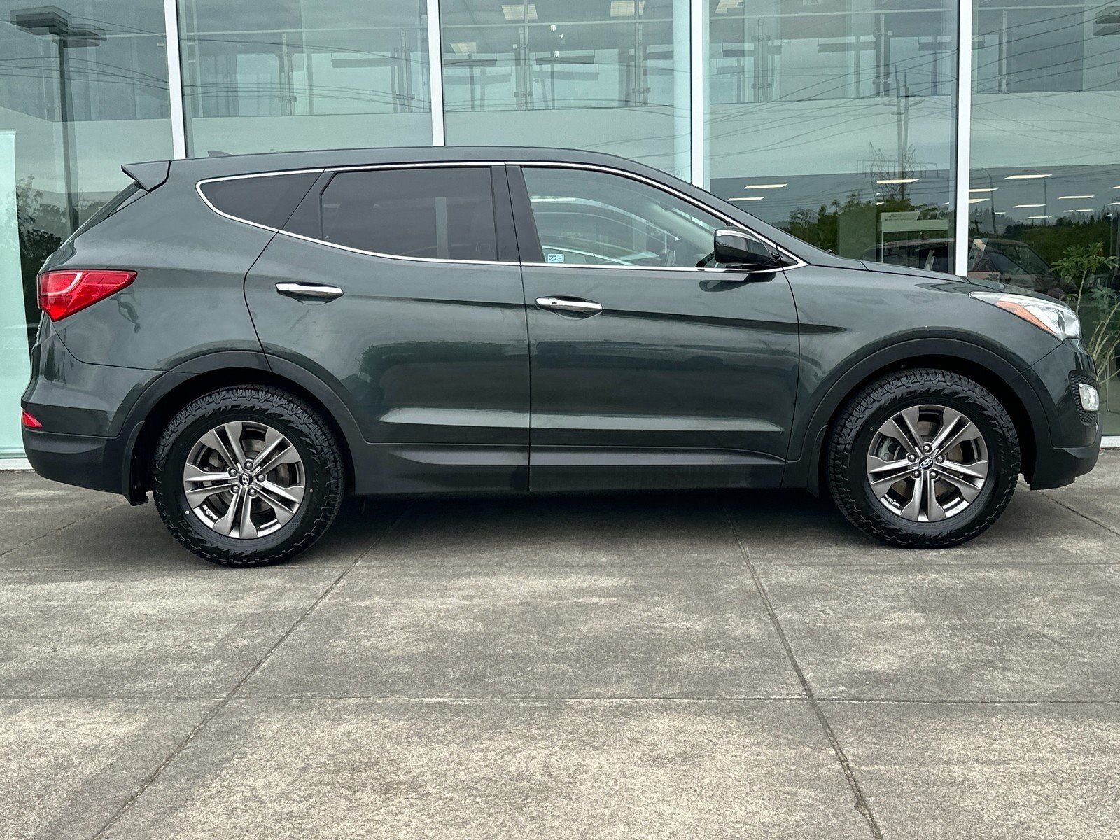 Used 2013 Juniper Green Hyundai Base image 1
