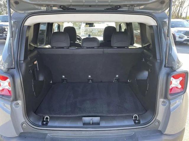 Used 2020 Gray Clearcoat Jeep Latitude image 9