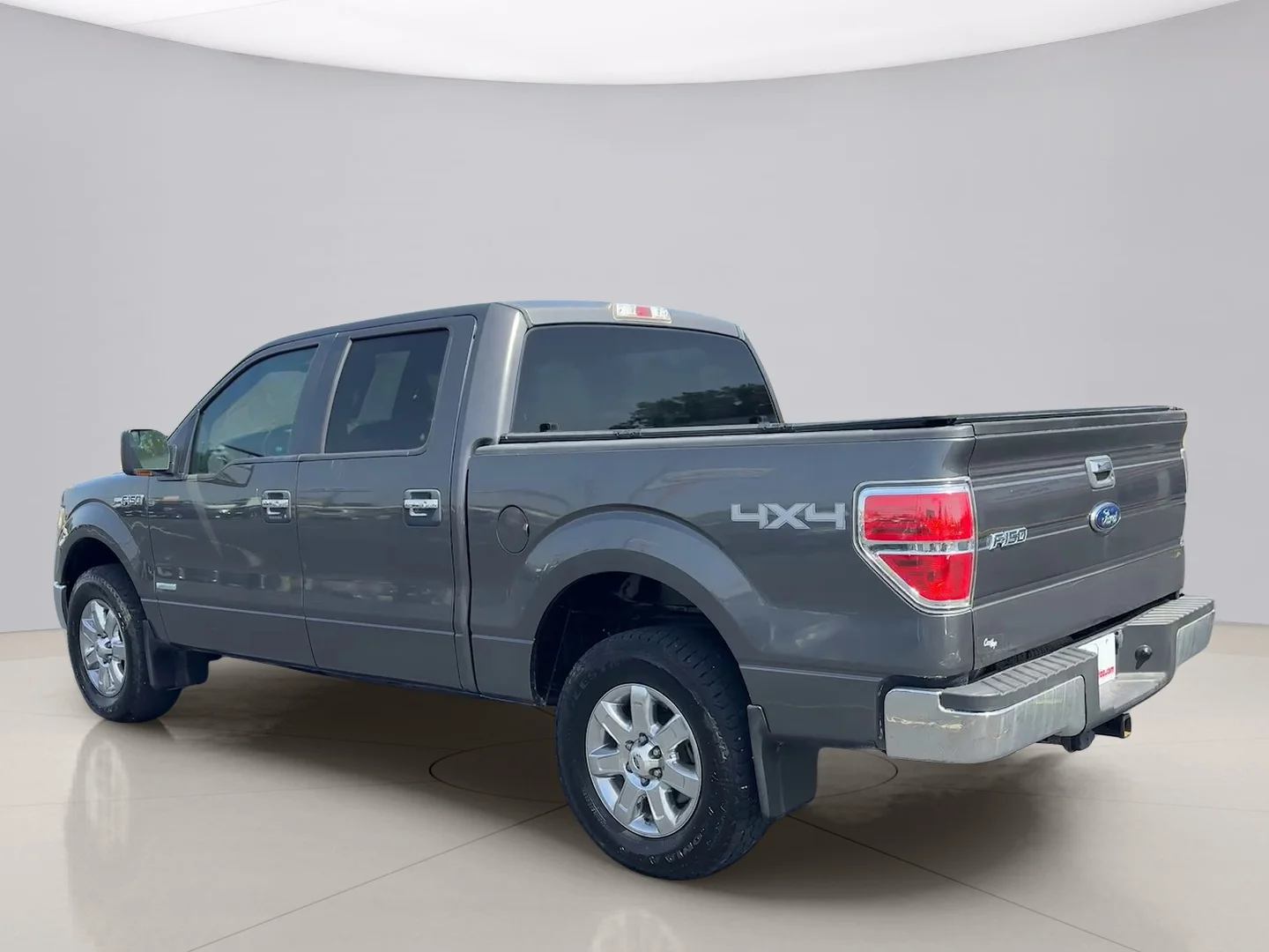 Used 2014 Grey Ford XLT image 3
