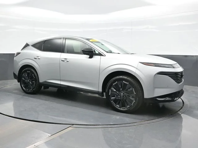 Used 2025 Silver Nissan Platinum image 7