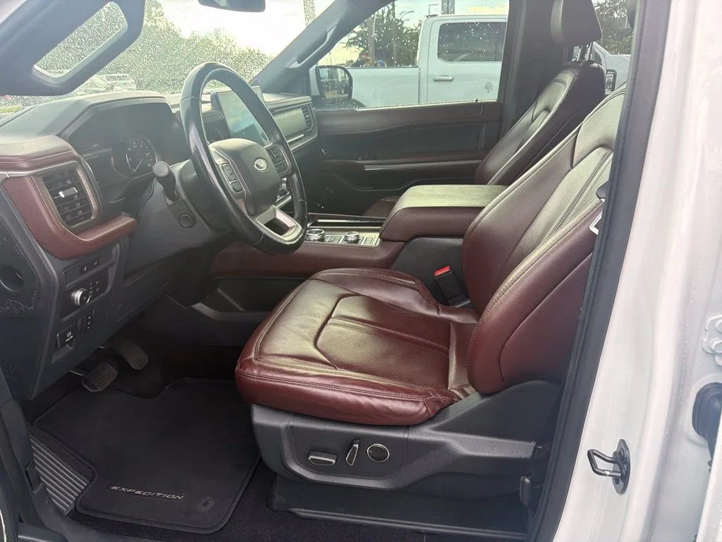 Used 2022 White Ford Limited image 6