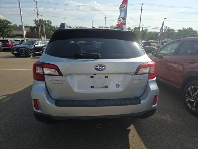 Used 2015 Silver Subaru 2.5i image 9