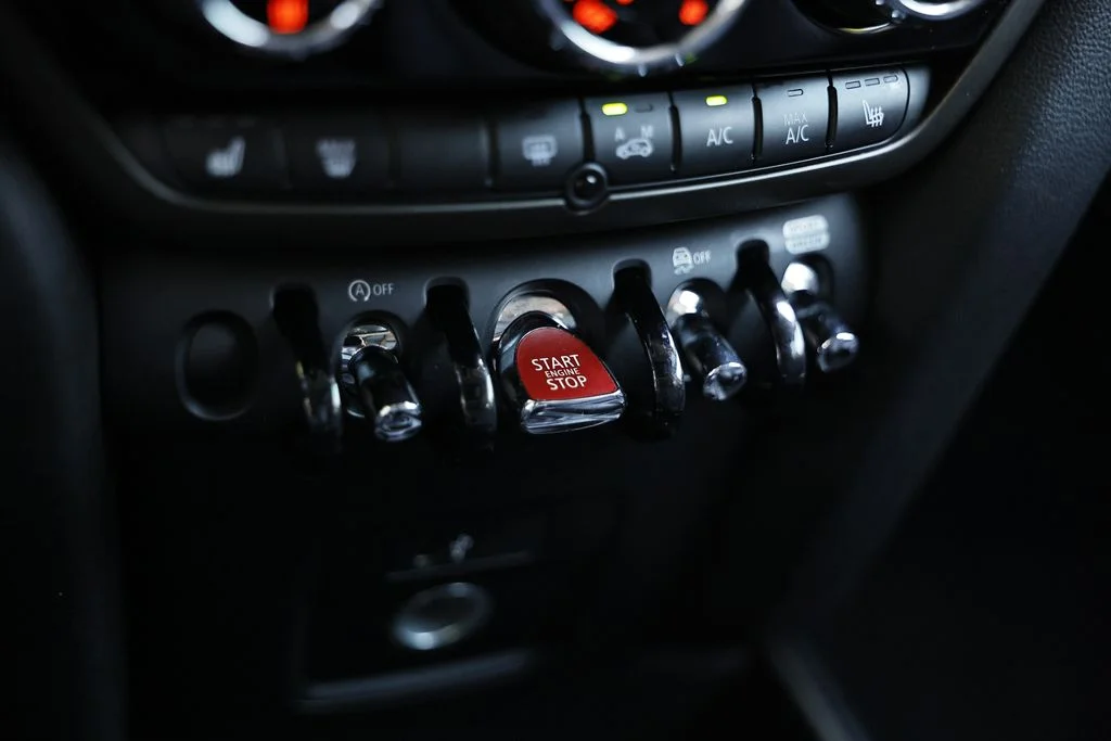 Used 2023 Rooftop Gray Metallic MINI Signature image 38