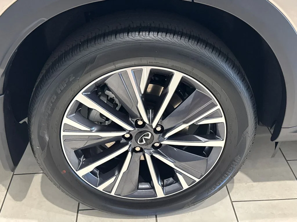 New 2027 WARM TITANIUM INFINITI Luxe FWD image 16