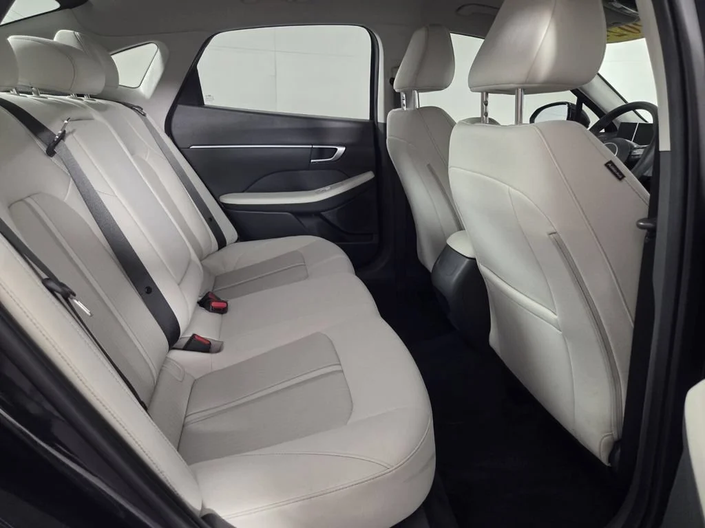Used 2024 Carbon Blue Hyundai SEL image 28