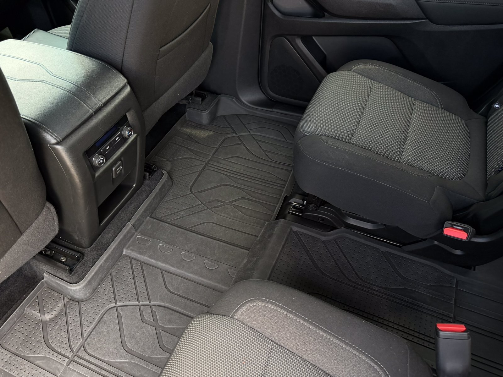 Used 2023 Iridescent Pearl Tricoat Chevrolet LT image 27