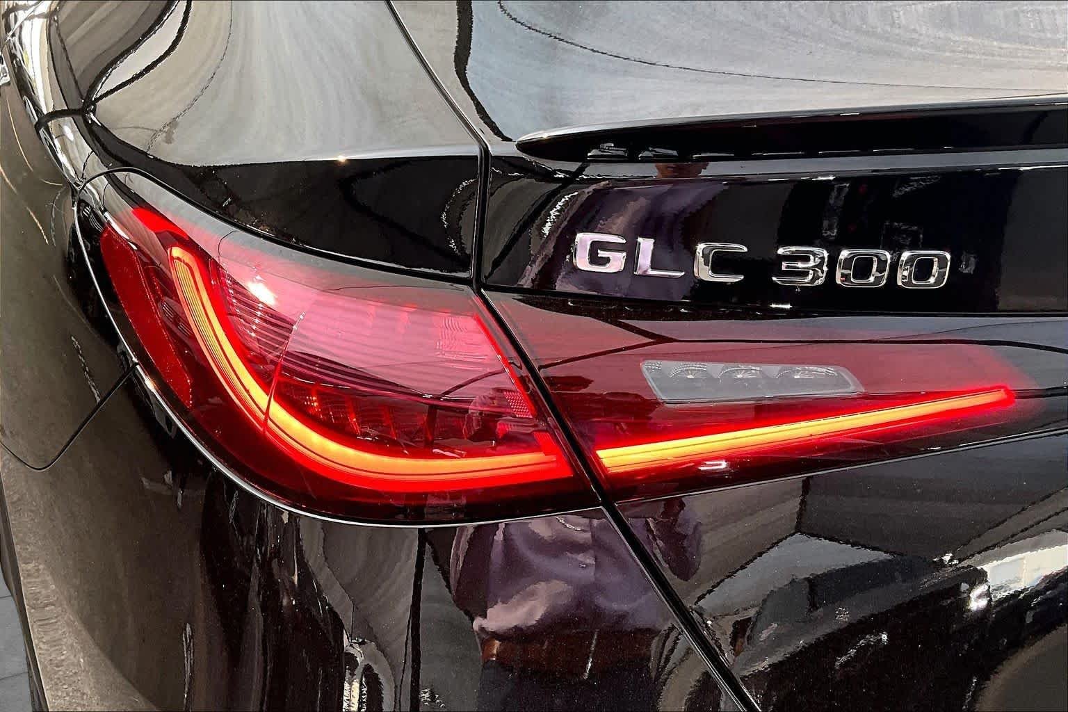 Used 2025 Black Mercedes-Benz GLC 300 image 29