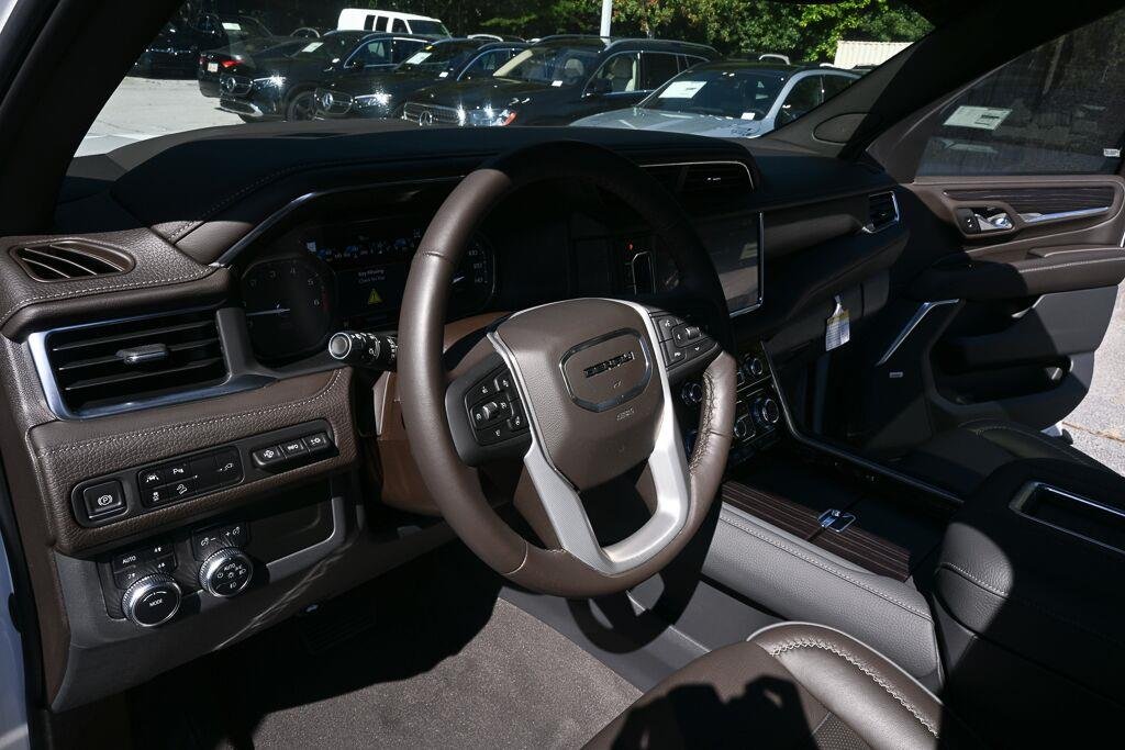 Used 2021 White Frost Tricoat GMC Denali image 6