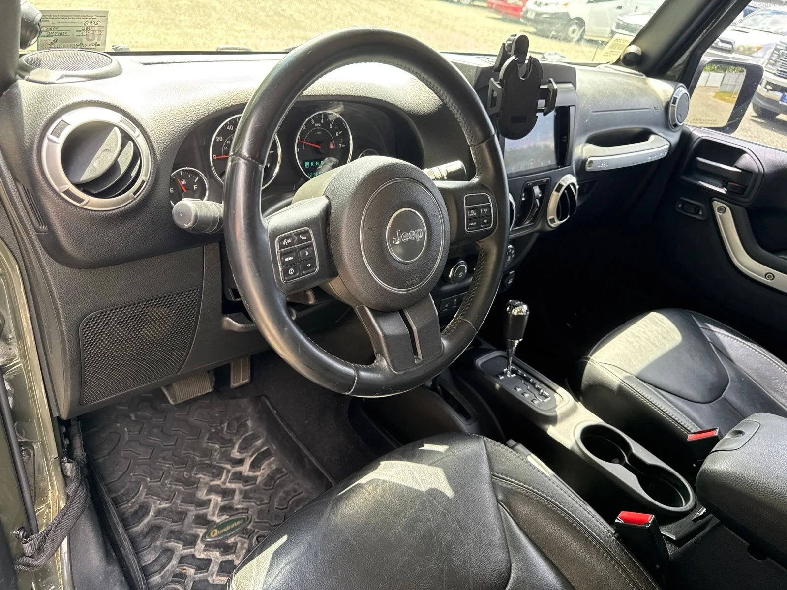 Used 2015 Green Jeep Unlimited Sahara image 28