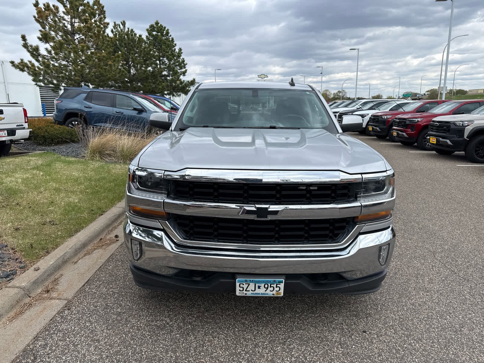 Used 2018 Chevrolet Silverado 1500 LT with VIN 3GCUKREC9JG569655 for sale in Brooklyn Center, MN