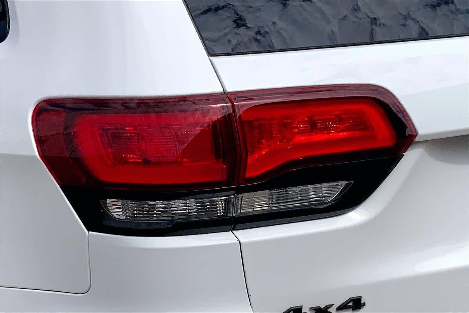 Certified Used 2021 Bright White Clearcoat Jeep Laredo X image 29