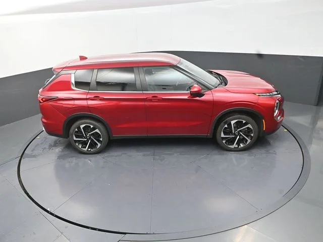 Used 2024  Mitsubishi SE image 30