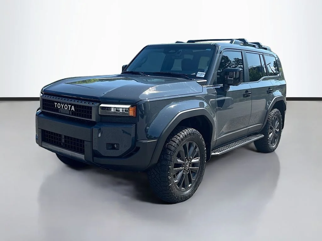 Used 2025  Toyota Base image 7
