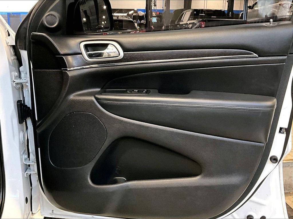 Used 2018 White Jeep Overland image 12