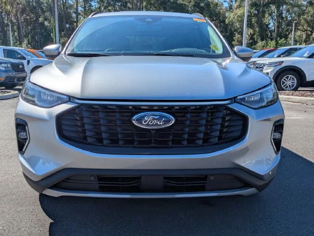 Used 2023 Silver Metallic Ford Platinum image 8