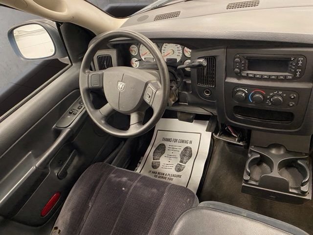 Used 2005 Blue Dodge SLT image 2