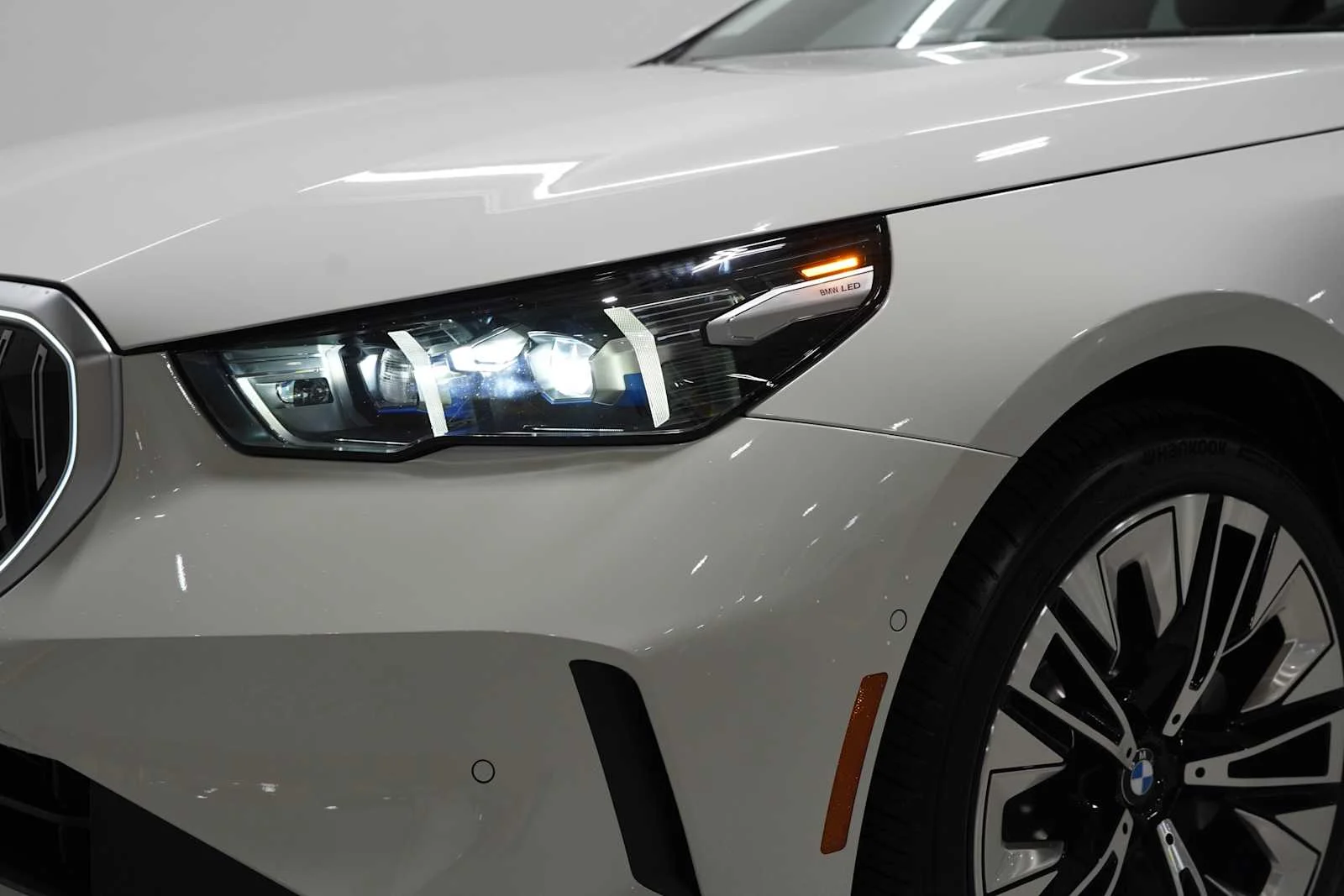 2026 BMW 5 Series 530i - Photo 6