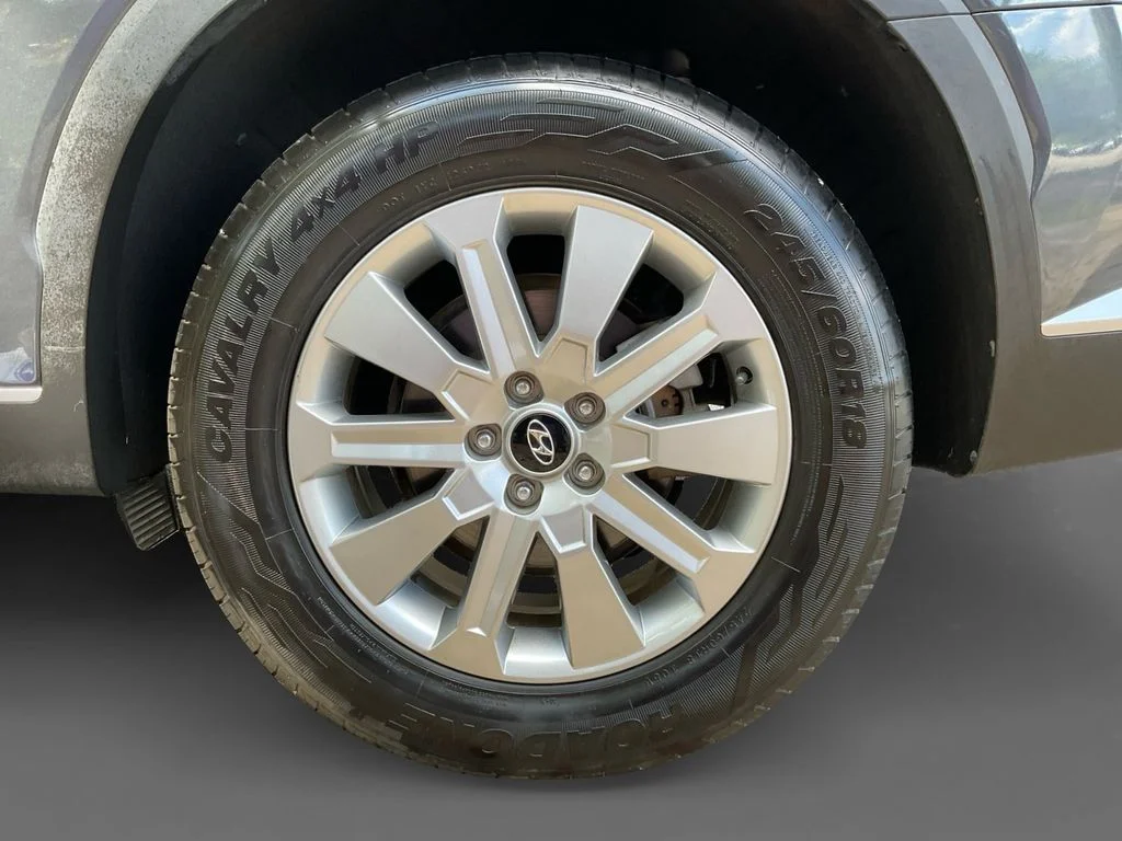 Used 2024 Gray Hyundai SEL image 8