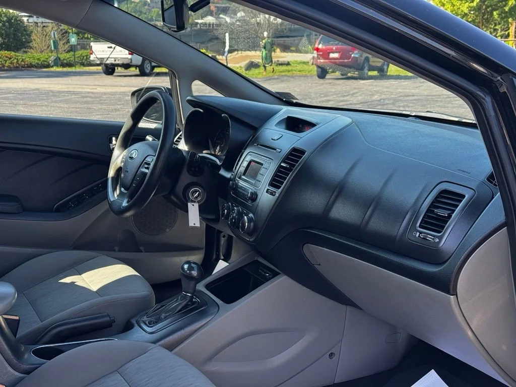 Used 2015  Kia LX image 10