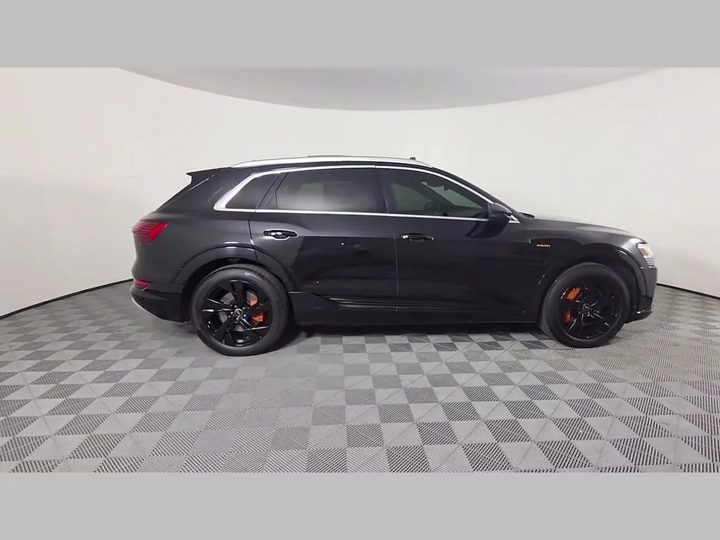 Used 2022 Brilliant Black Audi Premium image 36