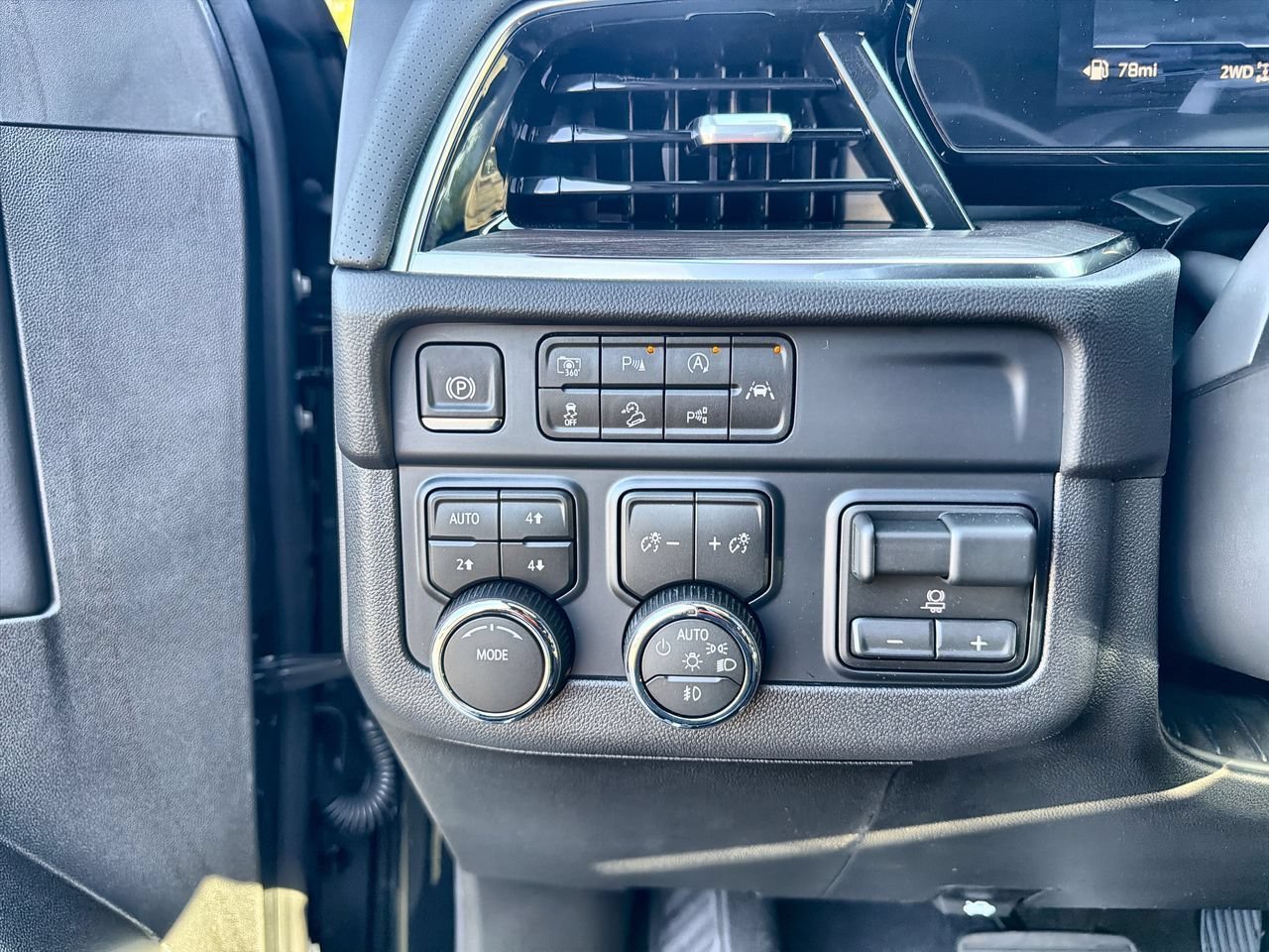 2026 Chevrolet Suburban Premier - Photo 15